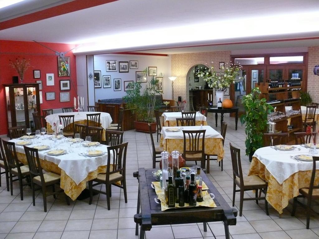 Due Torri Hotel Сан Северино Марке Екстериор снимка