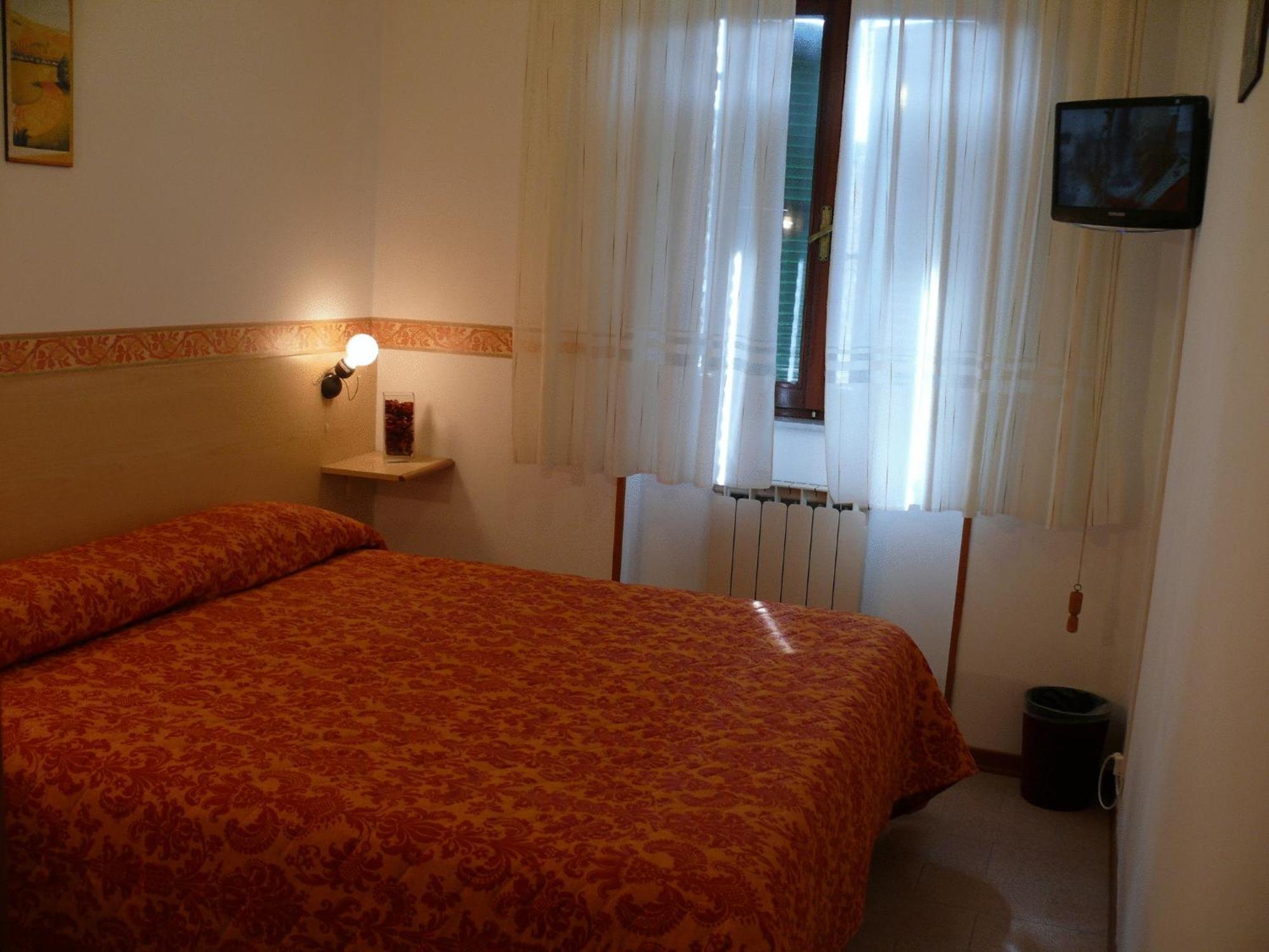 Due Torri Hotel Сан Северино Марке Екстериор снимка