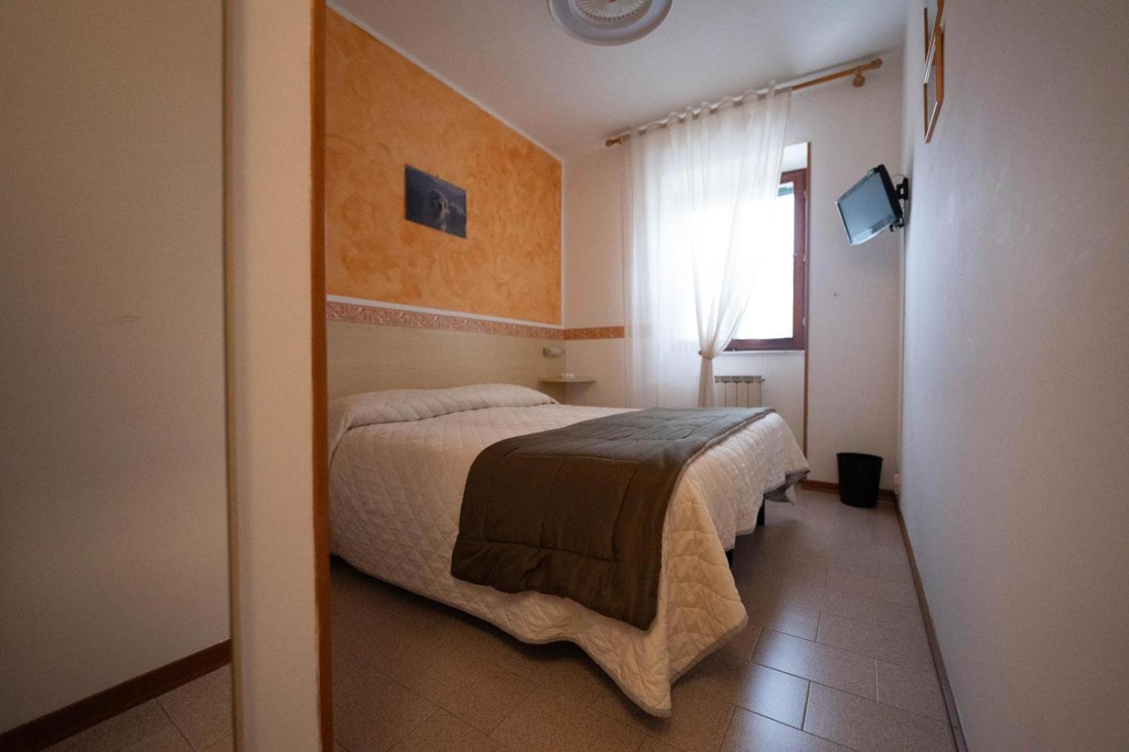 Due Torri Hotel Сан Северино Марке Екстериор снимка